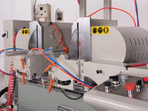 Máy cắt nhôm 2 đầu F55 4 May cat nhom 2 dau mam xoay F55 5 1