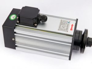 Motor Vuông máy cắt nhôm 3.0Kw 3 Motor vuong may cat nhom 3.0Kw 180121 3 600x400 1