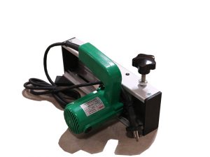 Máy làm sạch bề mặt cửa nhựa 2 may lam sach be mat cua nhua 2